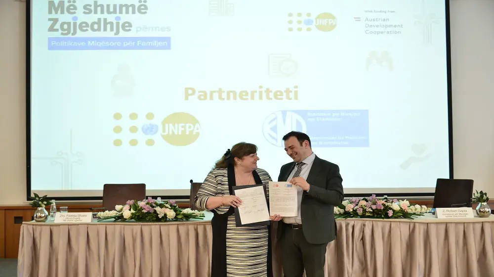 Firmoset Partneriteti midis UNFPA dhe Komisionerit për Mbrojtjen nga Diskriminimi